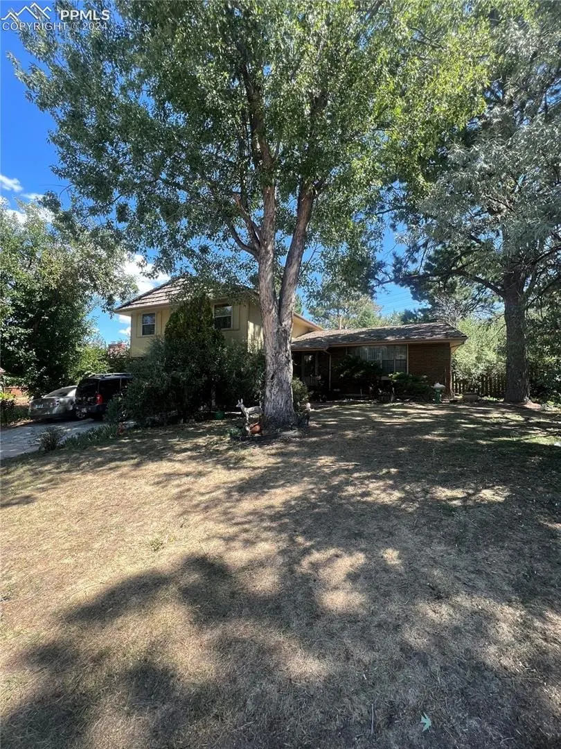6075 Castlewood Lane — photo 1