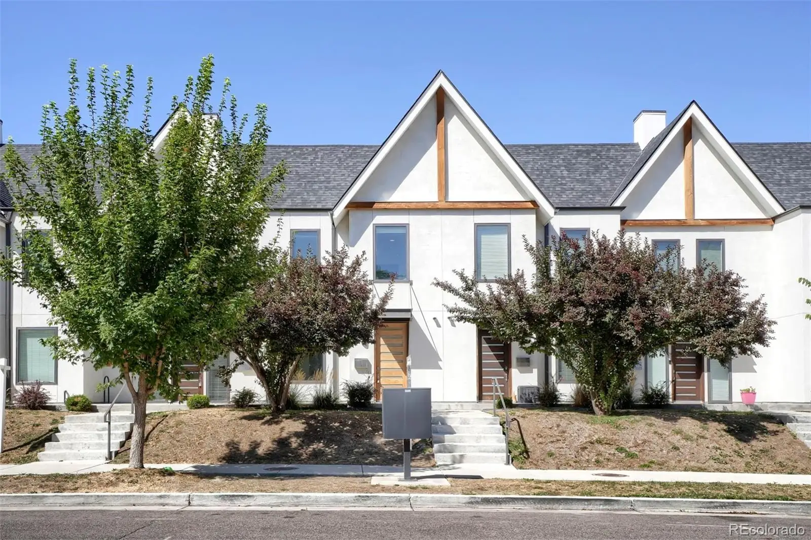 1031 Julian Street — photo 2