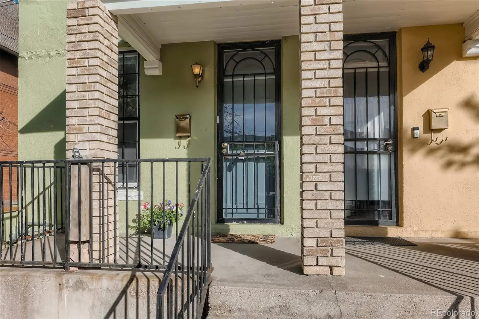2614 Curtis Street — photo 3